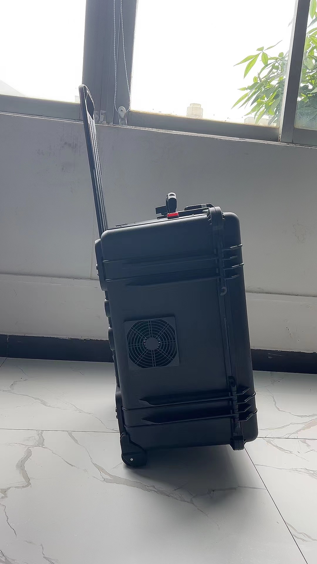 新城手拉箱型移动通信干扰器